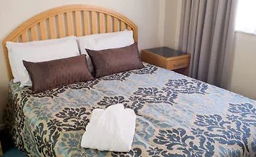 West Plaza Hotel Wellington 4*,