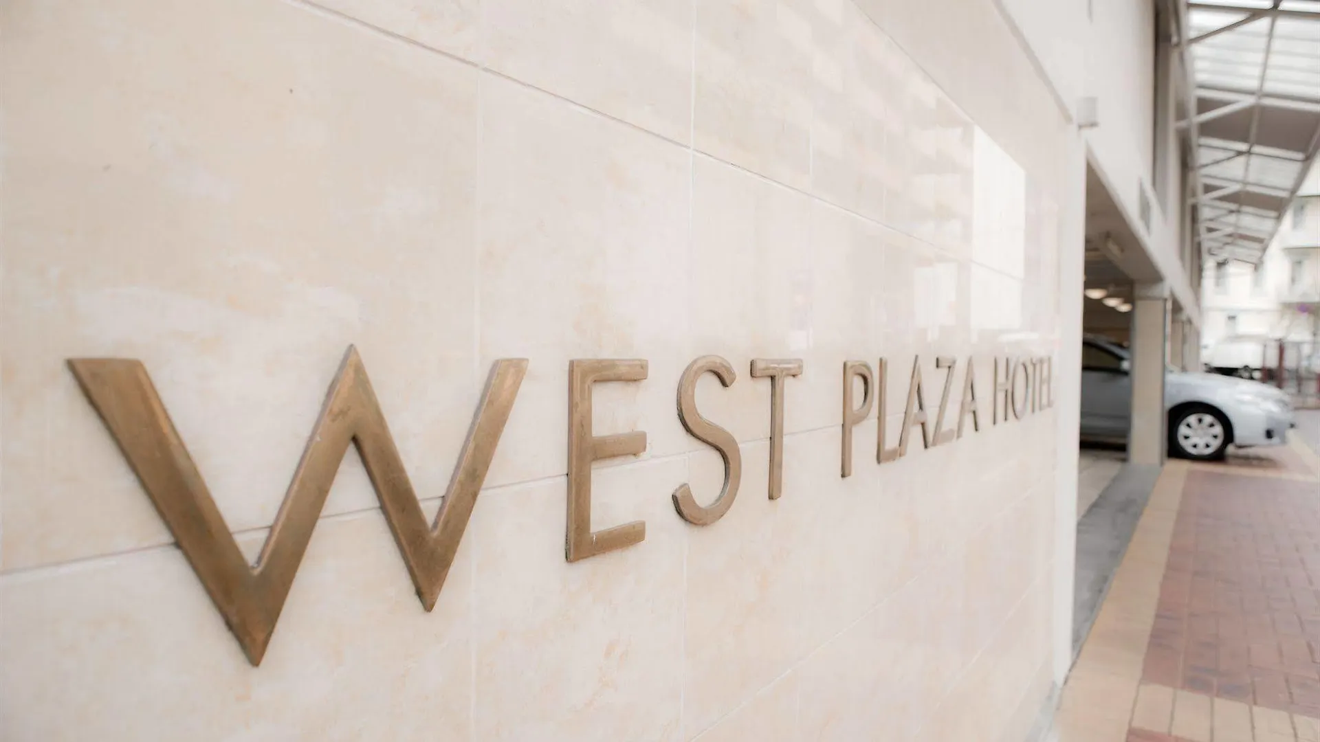 West Plaza Hotel Wellington 4*,