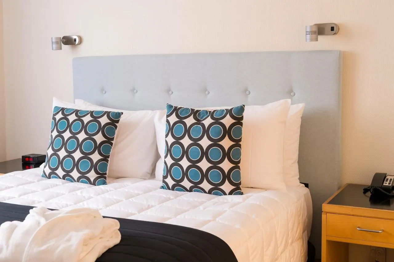 West Plaza Hotel Wellington 4*,